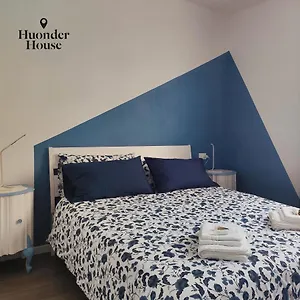 Huonder House , Lecco Italia